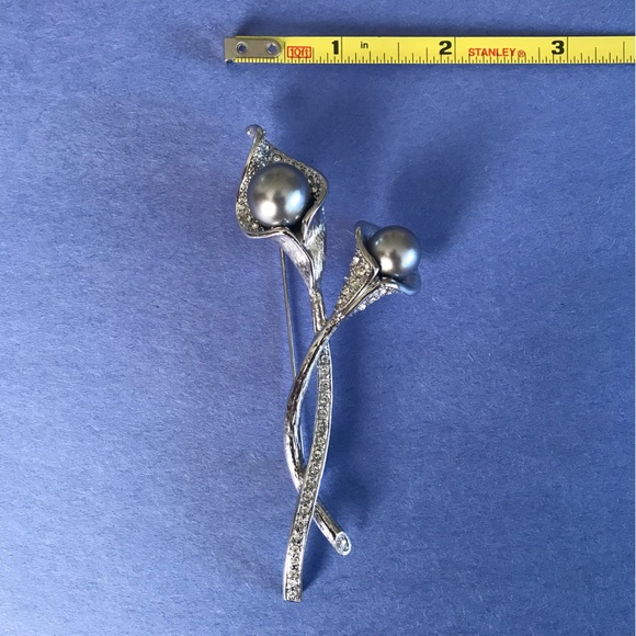 Vintage Calla Lily Brooch with Rhinestones & Faux Gray Pearls - 4 1/2” long - Picture 4 of 10